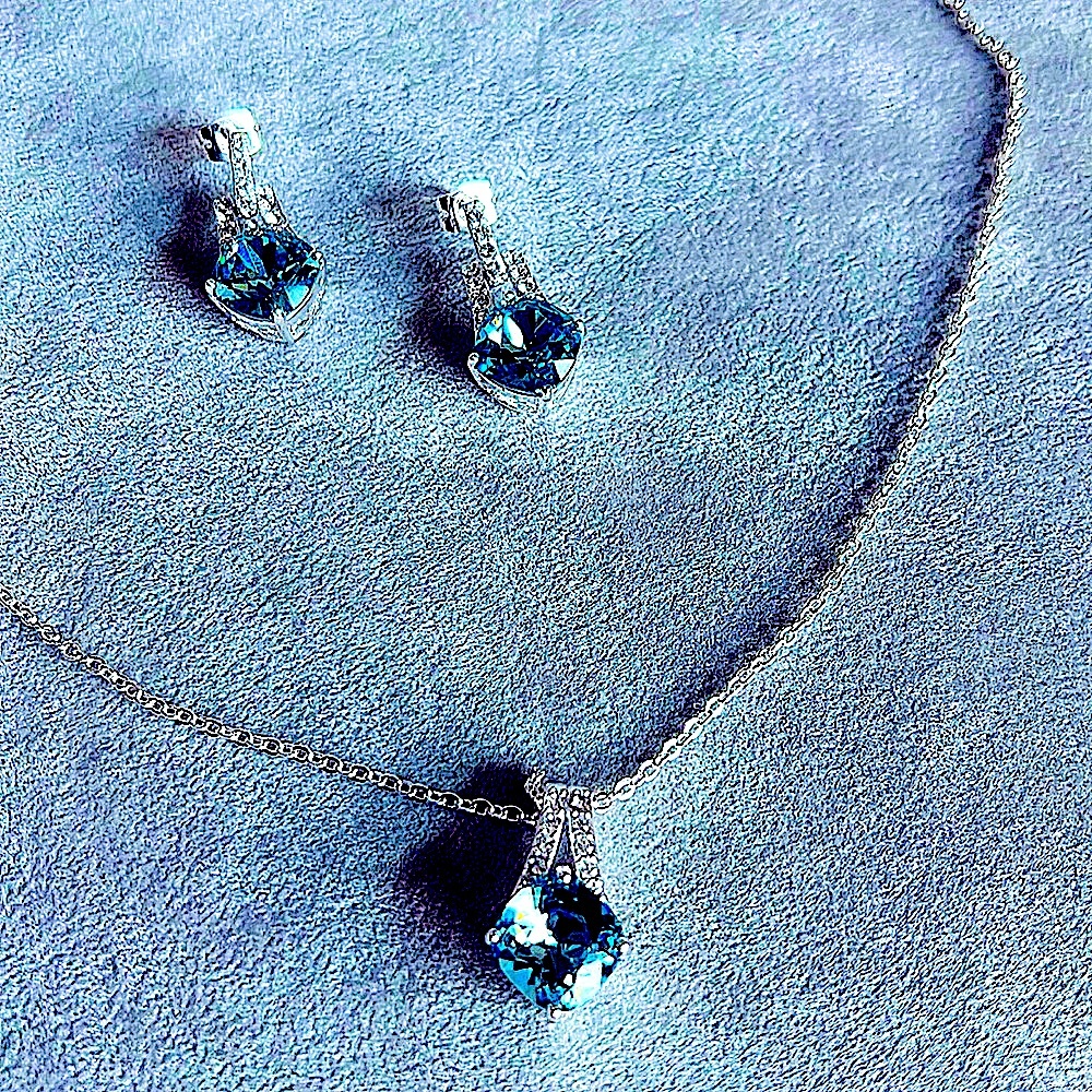 GorgeousNWOTAquamarine&diamond Swarovski elements silverplatedNecklace &Earrings